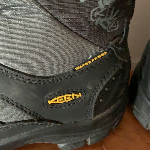 Keen Warm Winter/Rain Waterproof Boots. Size 3 - Picture 4 of 12
